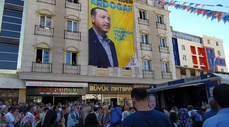 Emre Güray; '2024 seçimleri için Van'da gümbür gümbür geliyoruz'