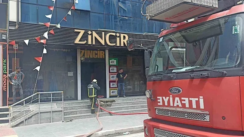 Erciş’te 5 katlı mağazada yangın