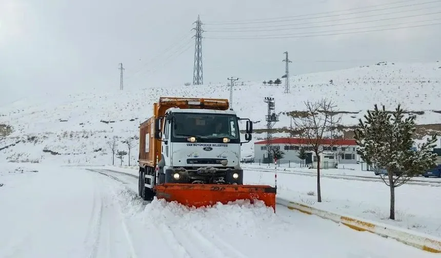 Van’da 255 yerleşim yerinin yolu ulaşıma kapandı