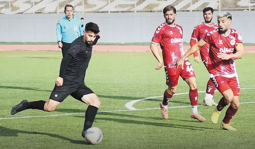 Vanlı futbolcu takımıyla yollarını ayırdı