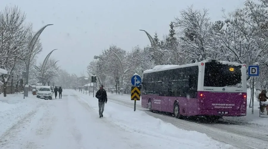 Van ve Çevre İllerde Kar Alarmı: Valilikten Uyarı Geldi!