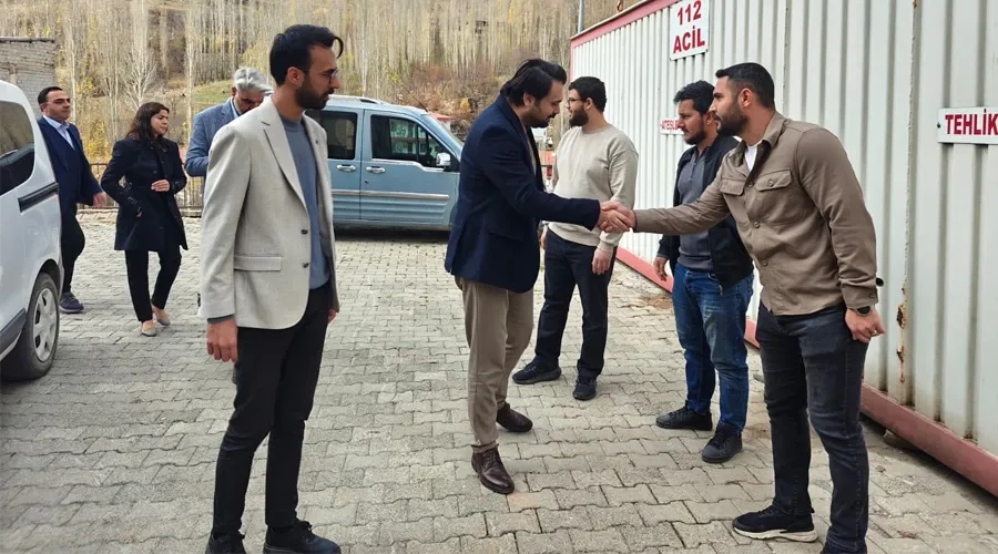 Van İl Sağlık Müdürü Bahçesaray’da Sağlık Çalışanlarını Ziyaret Etti, Talepleri Dinledi