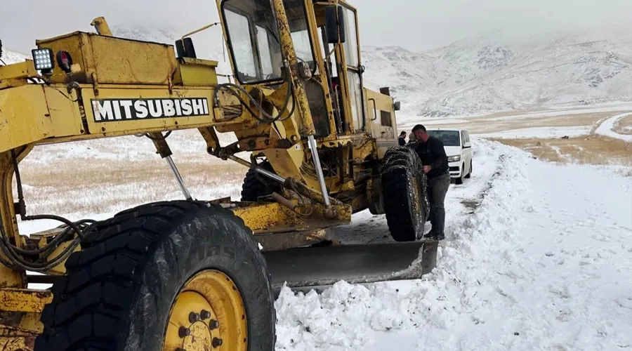 Van Büyükşehir Ekipleri Hudut Hattında Yılın İlk Mücadele Çalışmasını Gerçekleştirdi