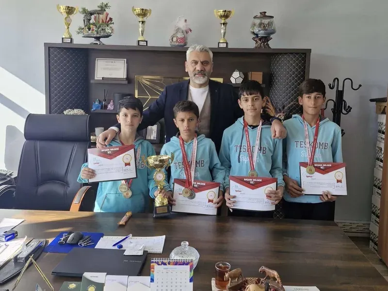 Süphan Ortaokulu öğrencileri kros müsabakalarında il birincisi oldu