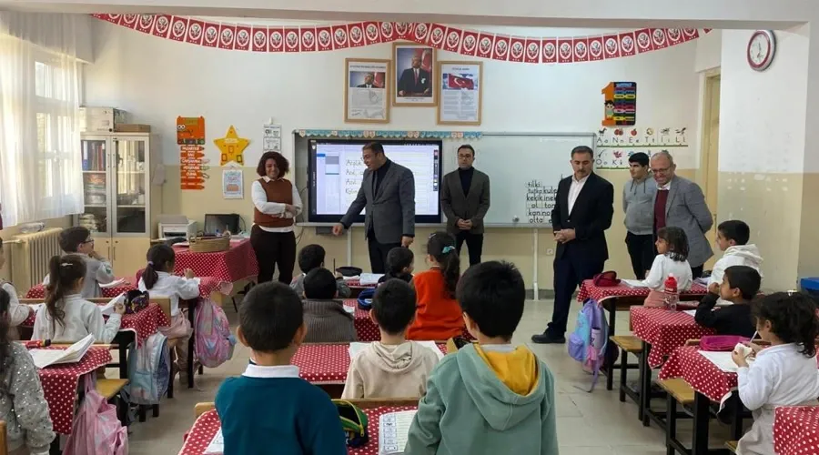 Edremit İlçe Milli Eğitim Müdürü Doğan Nurses, Mevlana Halit İlkokulu