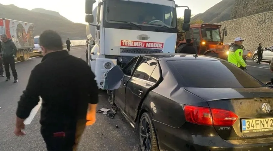 Van-Hakkari Karayolunda Feci Kaza: Bir Aileden 4 Can Gitti