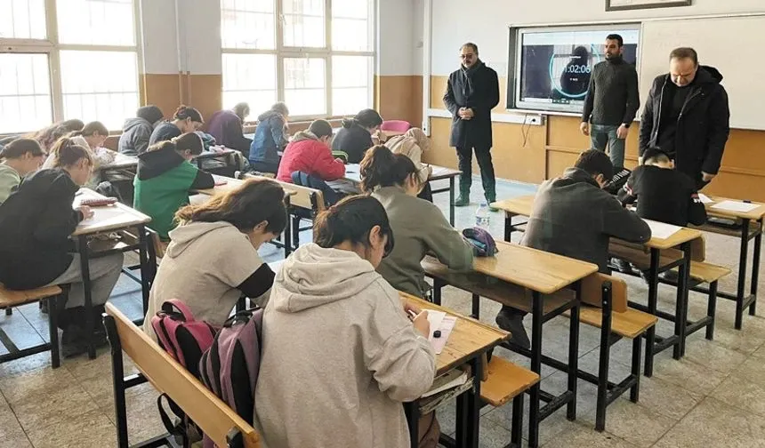 Vanlı öğrenciler deneme sınavında ter döktü