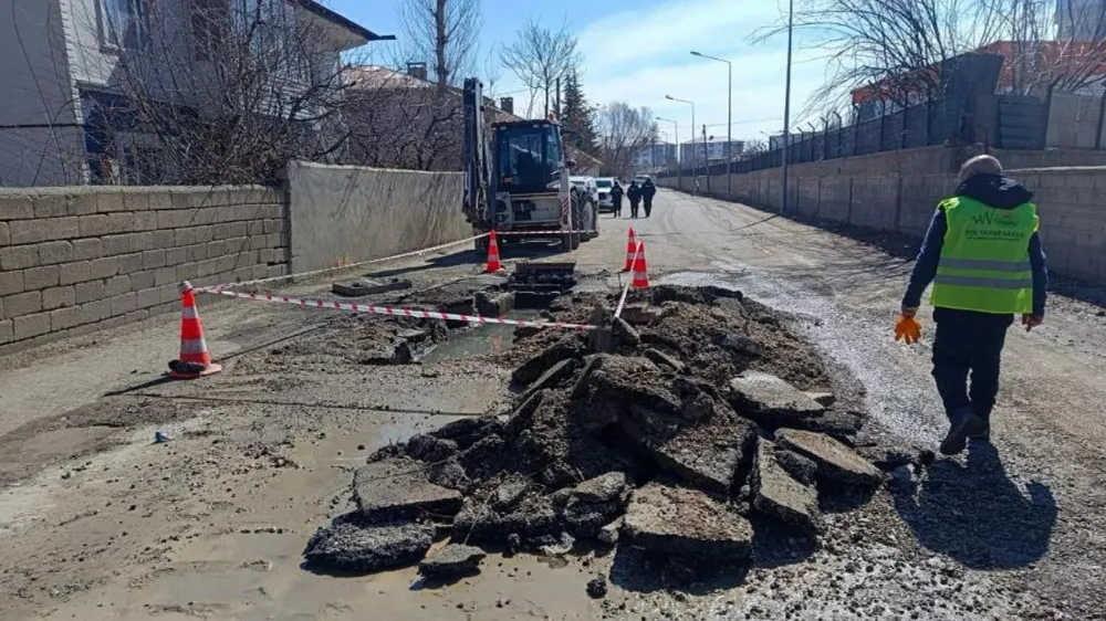 Van’da hem altyapı hem de karla mücadele çalışması devam ediyor