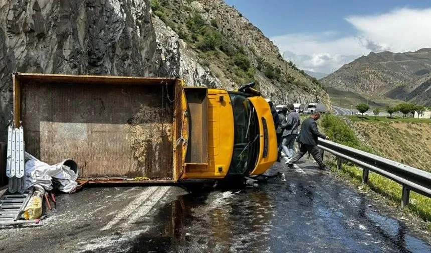 Hakkari-Van yolunda kaza: 2 yaralı