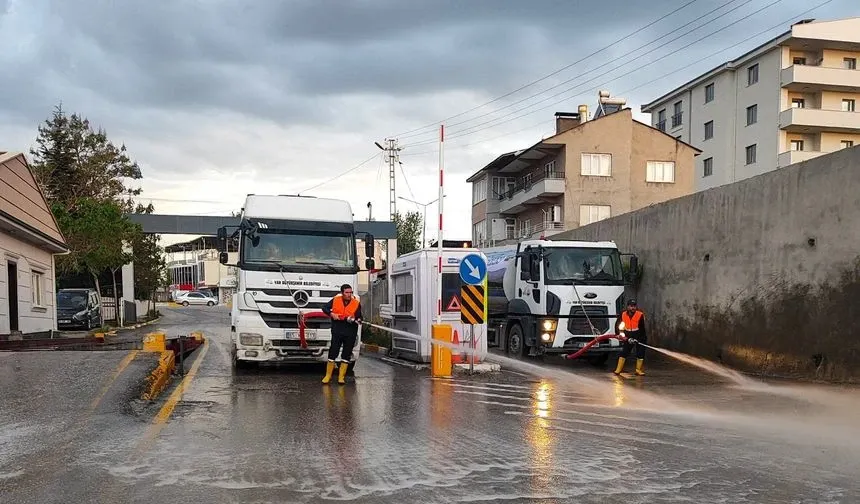 Van Büyükşehir Belediyesi’nden Temiz Kent İçin Yoğun Mesai