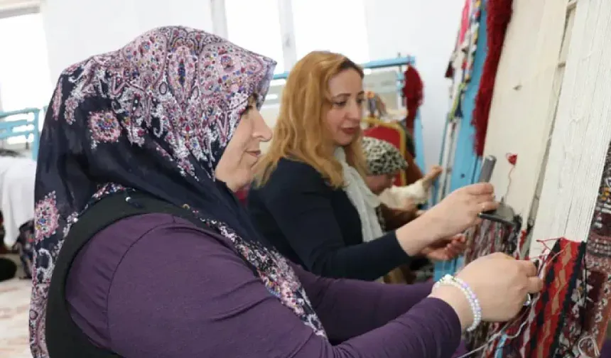Kilimler kadınların eliyle sonraki nesillere aktarılıyor