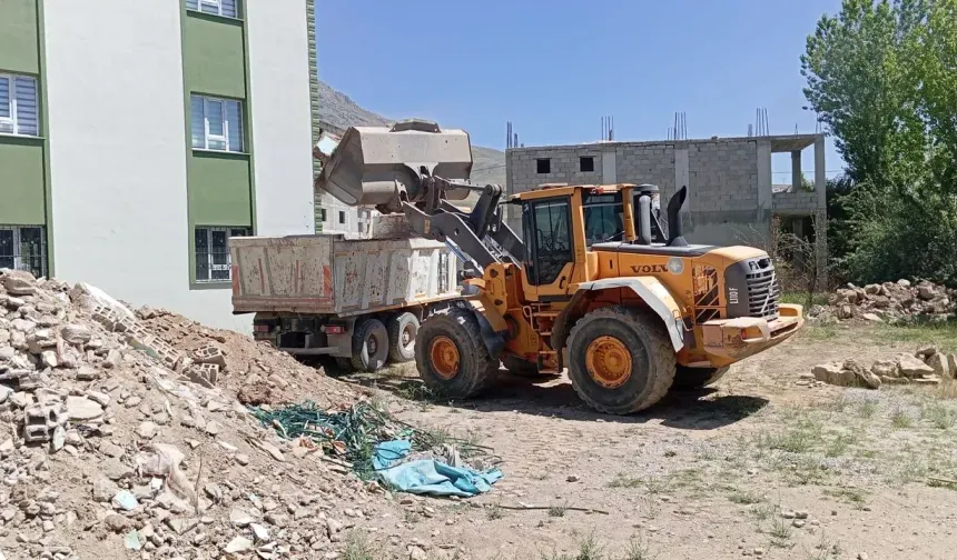 Van’da Metruk Yapılar Tek Tek Temizleniyor!
