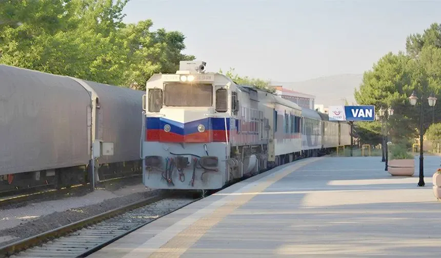 Van-Tahran Tren Seferleri Aksamadan Devam Ediyor