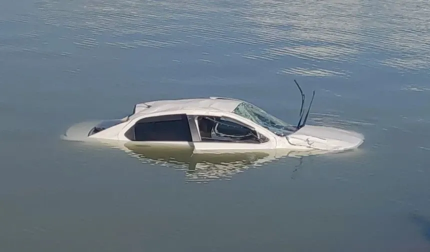 Van’da Feci Kaza: Otomobil Gölete Uçtu, 2 Kişi Yaralandı