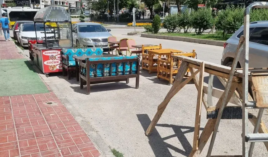 Van’da Kaldırım ve Yol İşgalleri Çığırından Çıktı: Vatandaşlar Tepkili