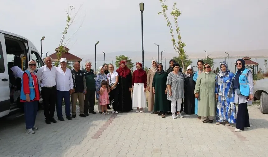 Van Büyükşehir Belediyesi’nden Yaşlılara Moral Gezisi