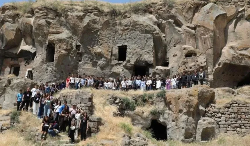 Van Gölü’nün Kıyısında Bir Tarih Yolculuğu