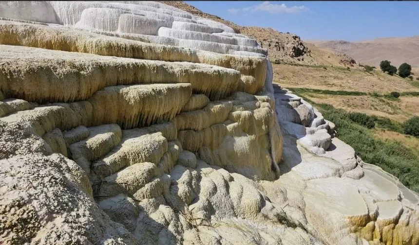 Van’ın Beyaz Güzelliği: Başkale Travertenleri Pamukkale’yi Aratmıyor