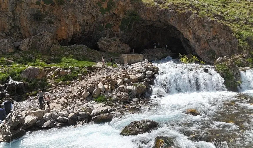 Van’da Doğanın Saklı Cenneti: Müküs Çayı Büyülüyor