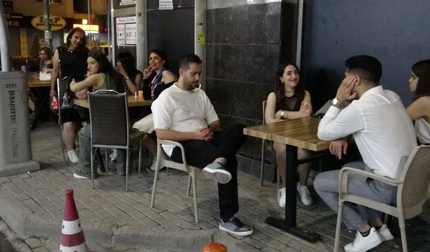 İranlı Turistlerin Van Çıkarması Esnafın Yüzünü Güldürdü