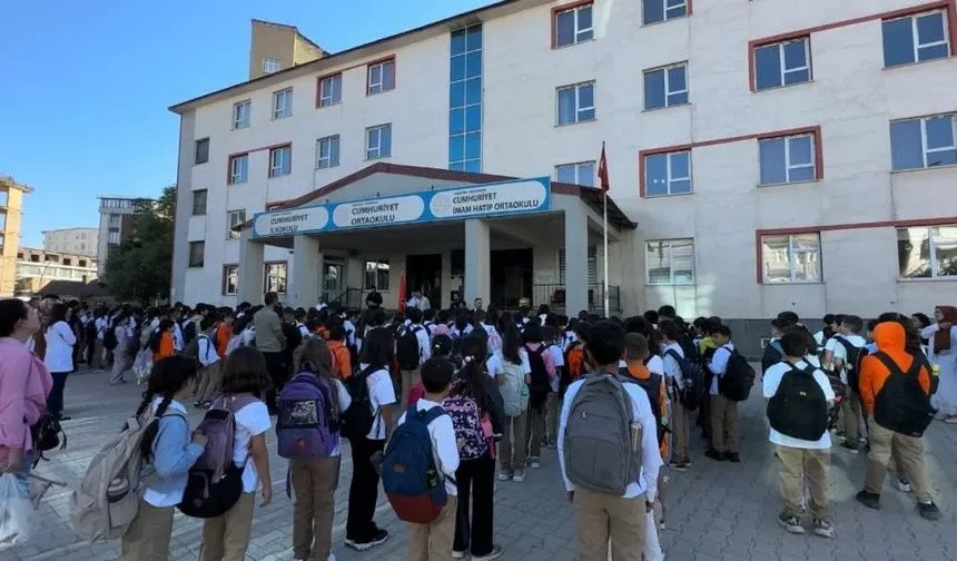 Van’da Okullar Açıldı: Öğrenciler Zil Çalmadan Derse Başladı