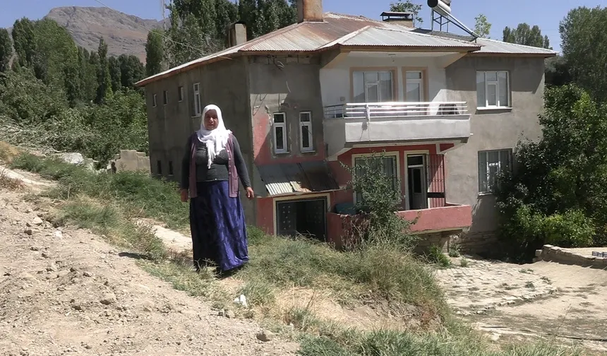 Kaza Geliyorum Diyor, Mahalleli İstinad Duvarı Bekliyor
