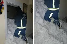 Van'da mahalleye çığ düştü! 1 kişi kayıp, 22 ev boşaltıldı - Haberler