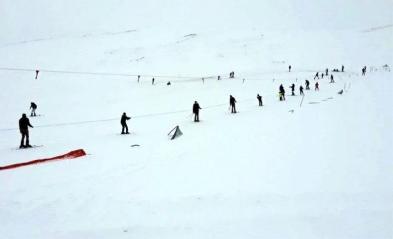 Çaldıran'daki kayak merkezi sezonu açtı